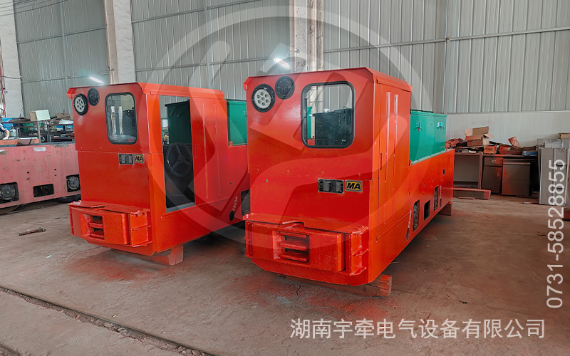 8噸蓄電池電機車發貨.jpg