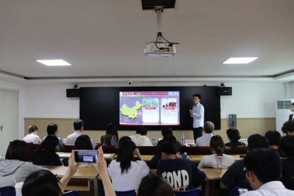 創(chuàng)新驅(qū)動(dòng)，智匯醫(yī)學(xué)——醫(yī)學(xué)院成功舉辦2025年中國(guó)國(guó)際大學(xué)生創(chuàng)新大賽院賽選拔賽